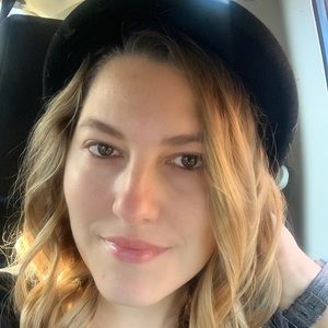 Meet your Posher, Cassandra